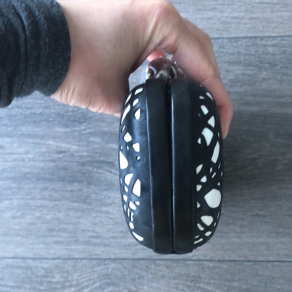 NWT Diane Von Furstenberg Black & White Clutch - Picture 3 of 10